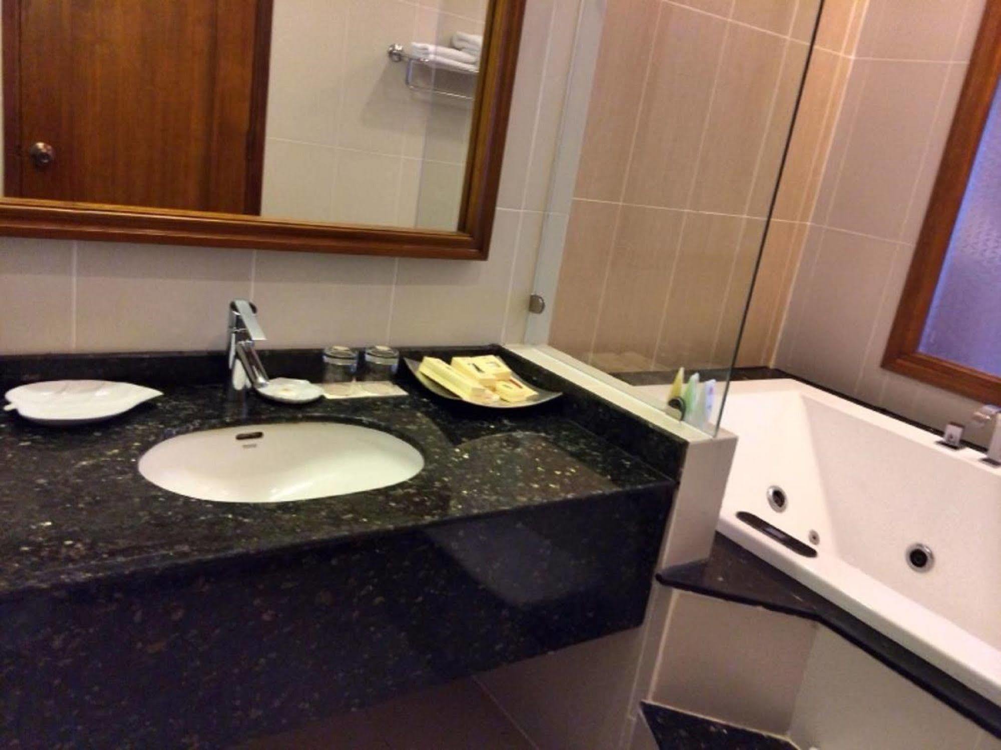Petro Hotel Vung Tau Exteriör bild